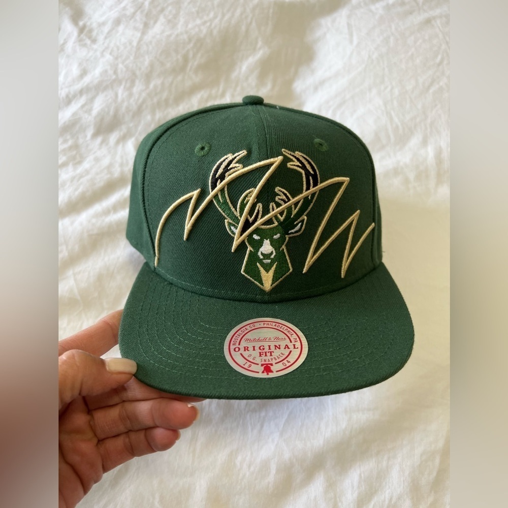 Mitchell & Ness Milwaukee Bucks Shark Bite NBA Snapback Adjustable Hat Cap
